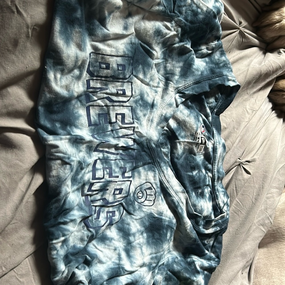 White and blue T-shirt